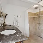 Stunning In With Kitchen * אוטרופ