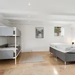 Stunning In With Kitchen בית נופש