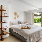 Stunning In With Kitchen