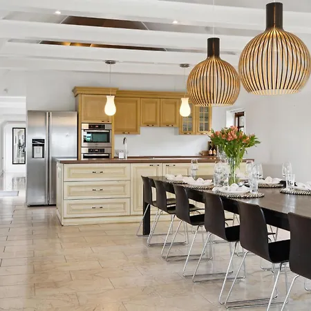 Stunning In With Kitchen Casa de Férias